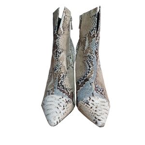 QUPID SNAKE PRINT ANKLE BOOTS SIZE 9
